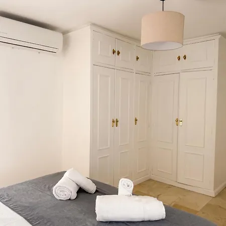 Arellano Center Apartment *